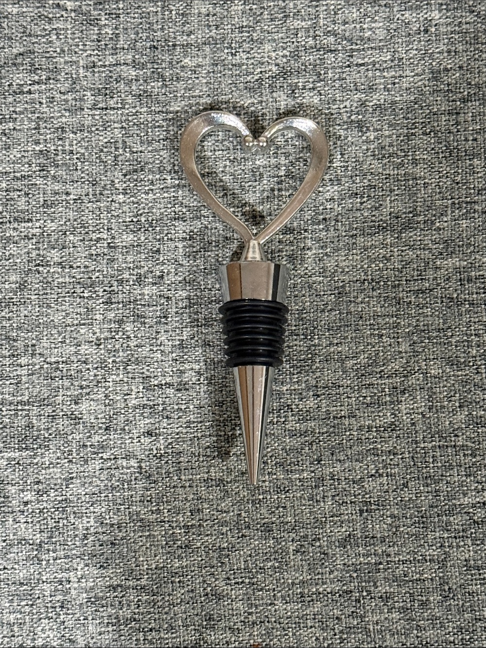 Heart-Top Silver Wine Bottle Stopper with Black Seal